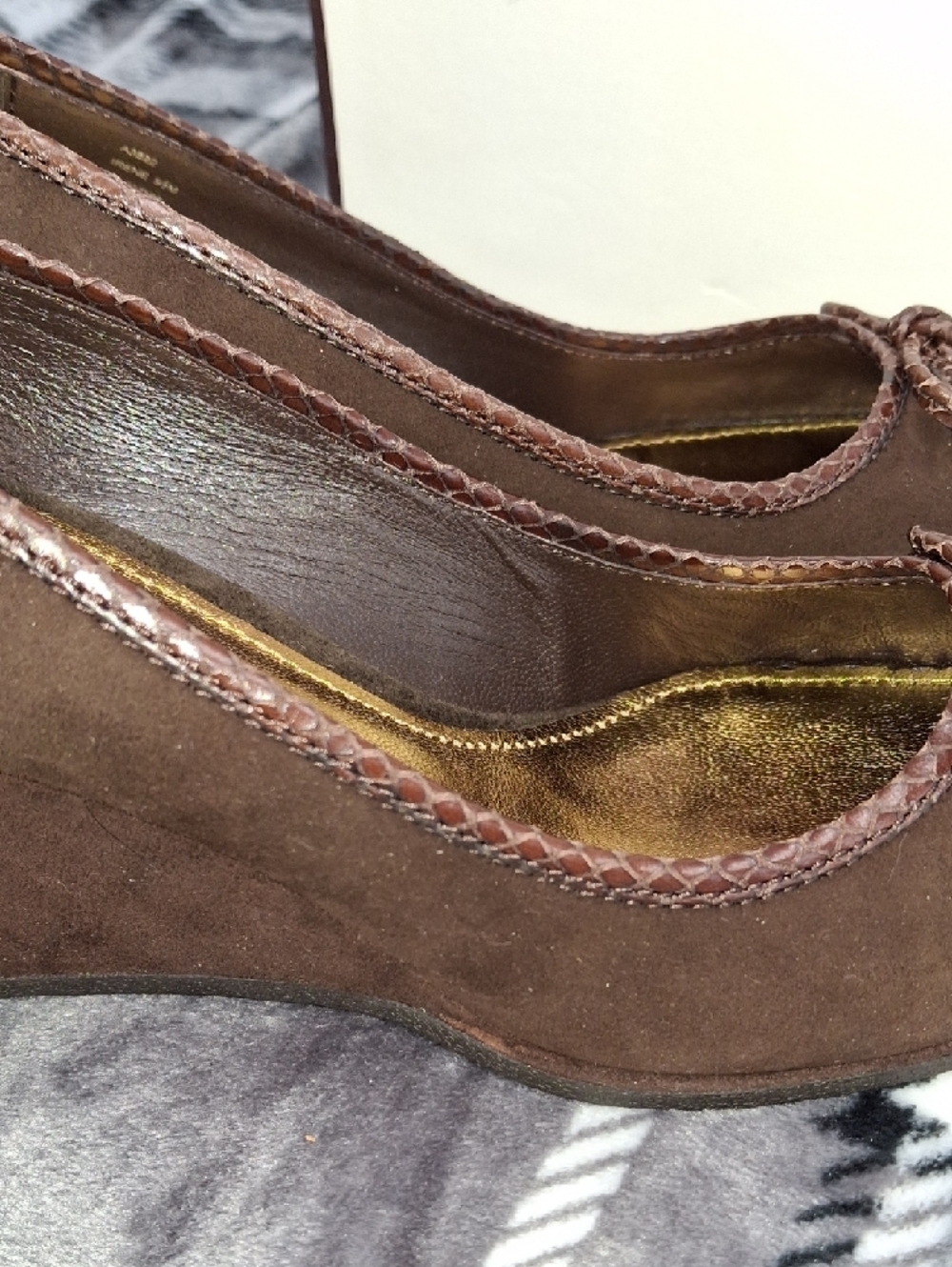 Vintage Coach Brown Suede Bow Pumps with Gold Insole - Picture 8 of 15